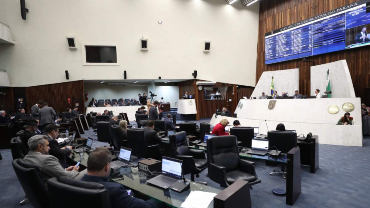 Assembleia Legislativa debate projeto do Governo do Paraná que pretende terceirizar gestão de até 200 escolas públicas no Paraná