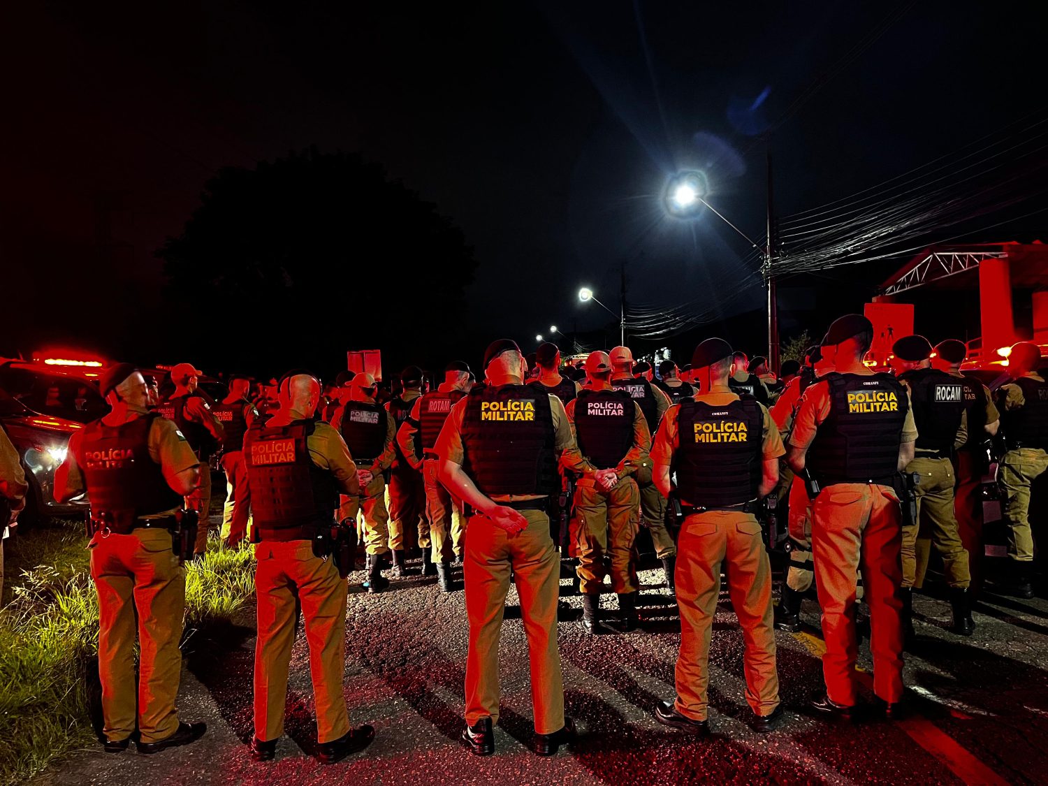 Equipe policial se preparou para operação nas primeiras horas desta sexta-feira (10)