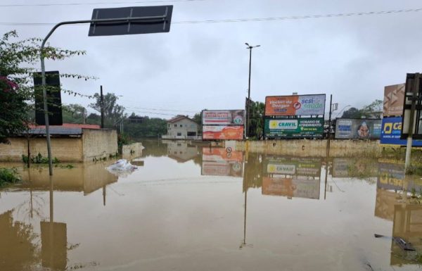 Forças do Paraná resgatam 150 pessoas de enchentes no RS