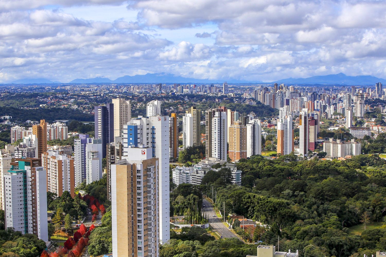 Temperaturas devem variar em Curitiba nos próximos dias