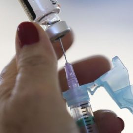 Vacinação anticovid é retomada em Curitiba