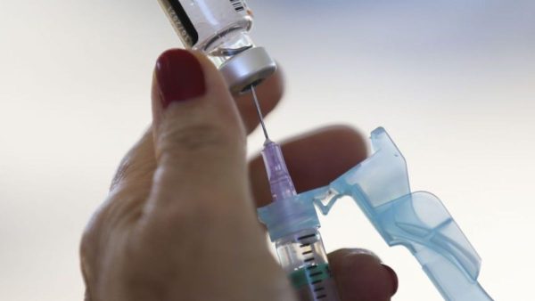 Convocação para a 4ª dose da vacina da Covid-19 alcança todo público até 18 anos