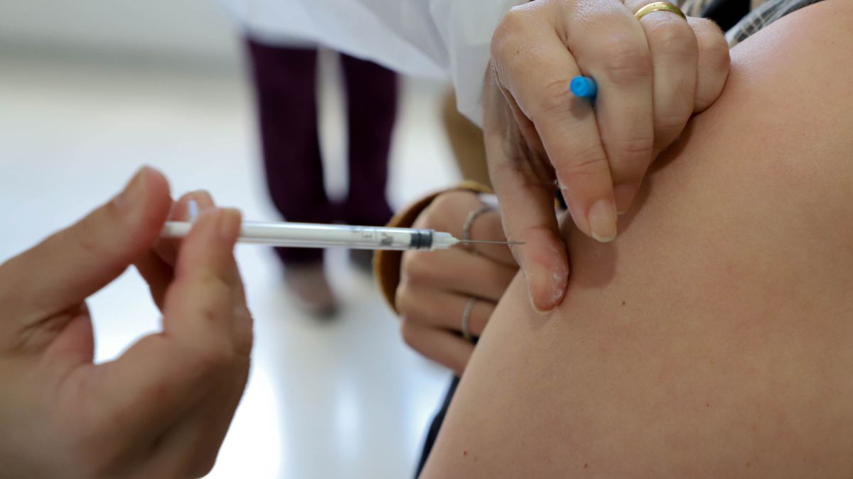 Vacina contra a gripe é aplicada em todo o Paraná para maiores de seis meses