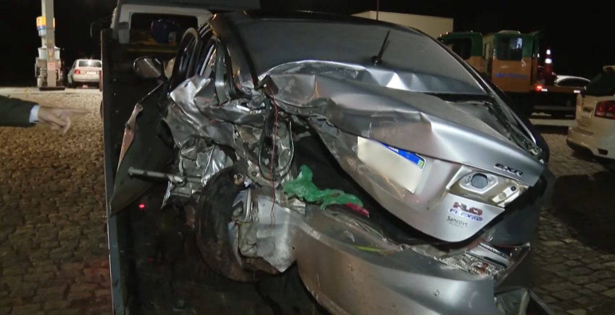 Motorista que atingiu carro de família fugiu com auxílio de conhecidos
