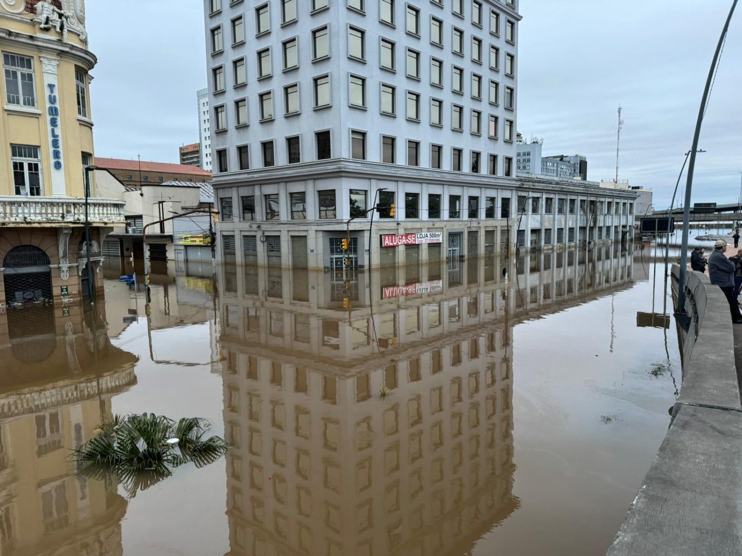 Quase 2 milhões de pessoas são atingidas com as enchentes no RS