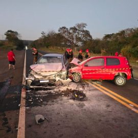 Acidente na PR-323 aconteceu por volta das 17h deste domingo (2)