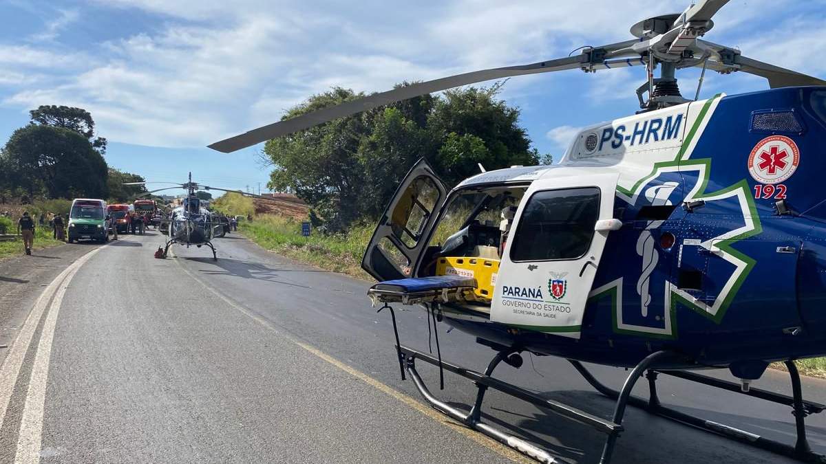 Acidente com motocicleta na BR-376 deixa dois feridos graves e mobiliza dois helicópteros para o resgate das vítimas, em Califórnia