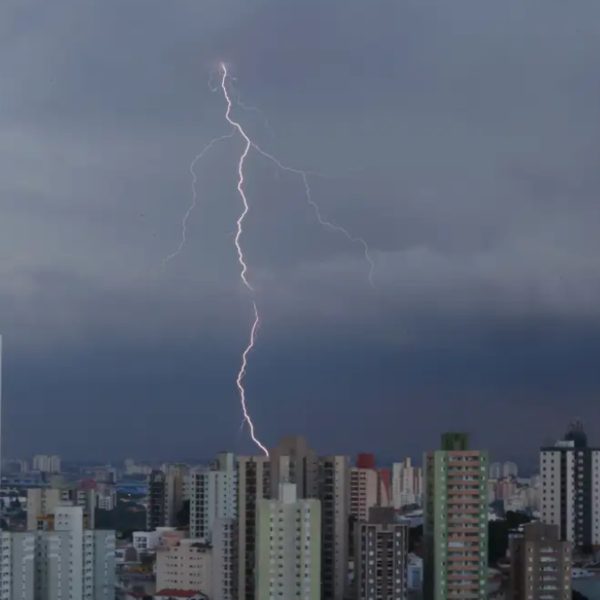 Chuva de granizo impressionante atinge cidade do RS: “Vai demolir tudo”
