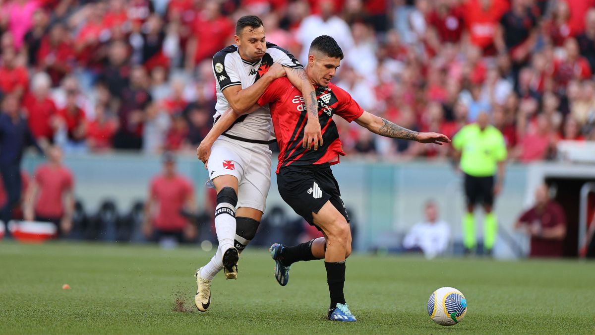 Bruno Zapelli e Hugo Moura em Athletico x Vasco