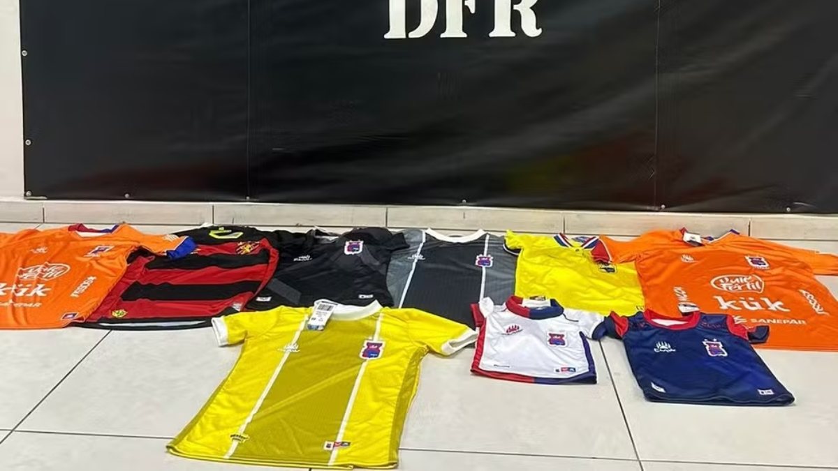 Suspeito se apresenta em delegacia e devolve camisas do Paraná Clube