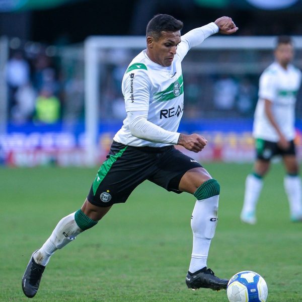 Matheus Frizzo soma oito gols no ano pelo Coritiba