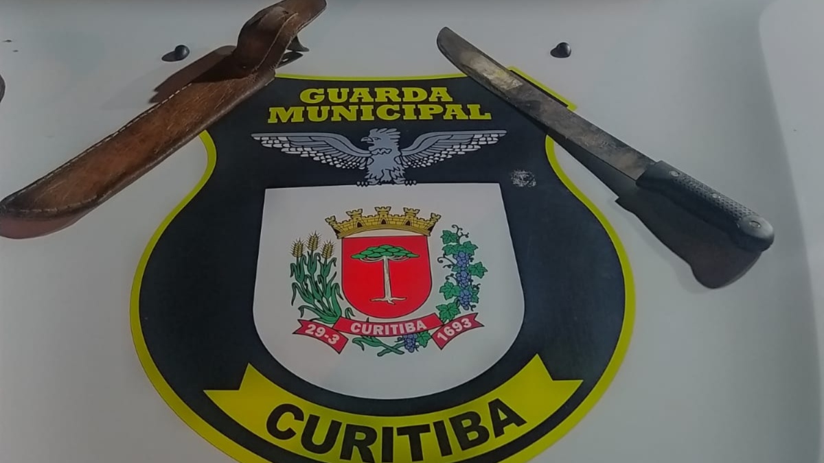 Homem que afirma ser o "guardião do pinheiro" é preso pela segunda vez por atacar com um facão pessoas que caminham no Parque Barigui