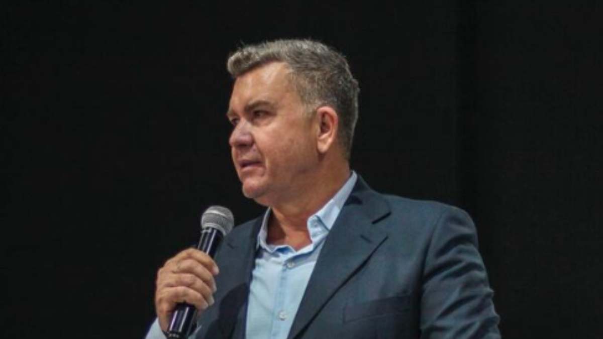 Pastor viraliza com "milagre do emagrecimento" feito no PR; assista