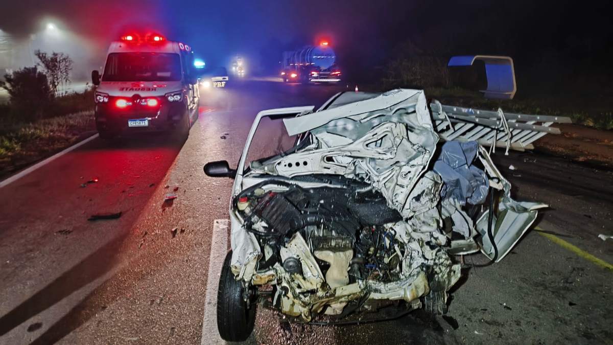 Motorista morre após invadir contramão e bater em caminhão, na Rodovia do Xisto