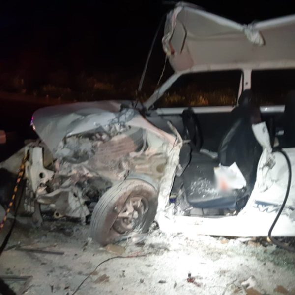 Jovem morrem em acidente entre carro e caminhão na região de Campo Mourão