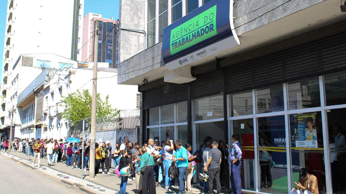 Mutirão de empregos oferece mil vagas em supermercados na Grande Curitiba