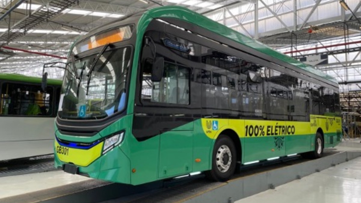 Ônibus elétricos são entregues em Curitiba 