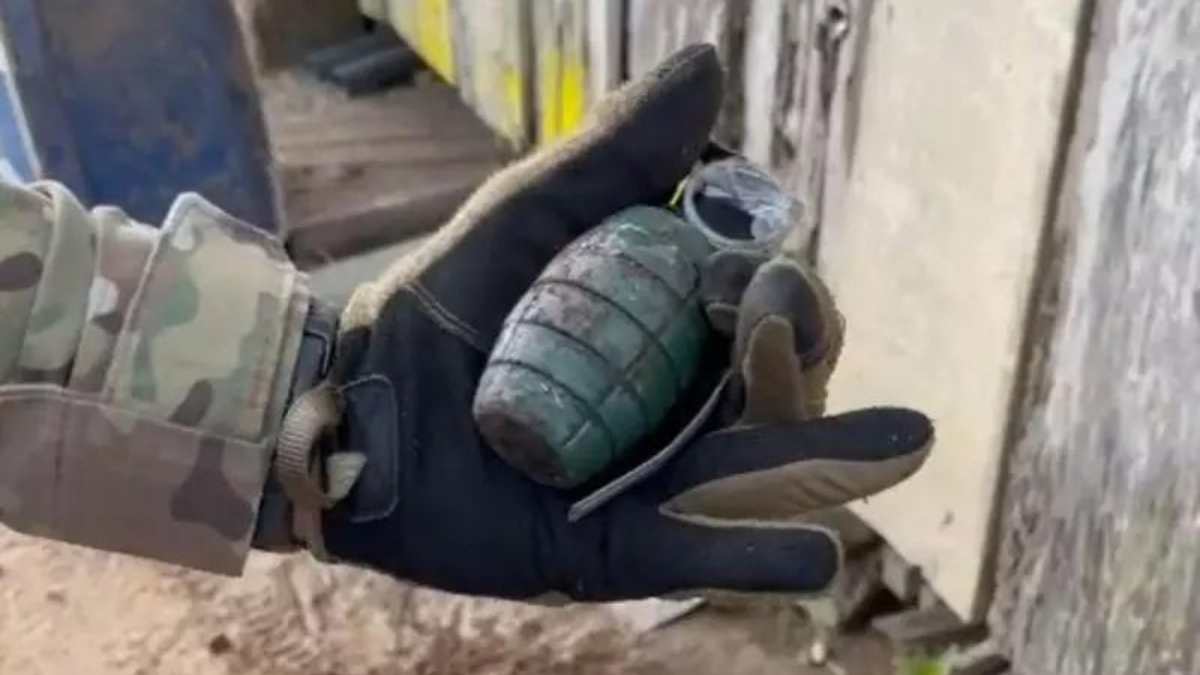 Policiais encontram granada escondida durante operação
