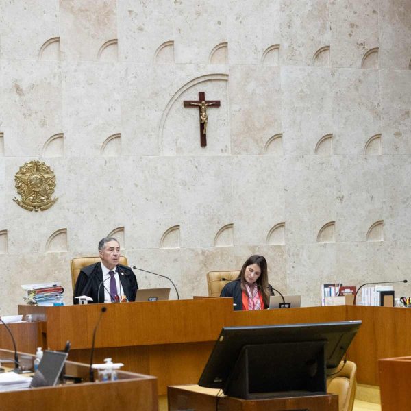 Câmara de Piraquara aprova aumento do salário de prefeito e vice em até 124%
