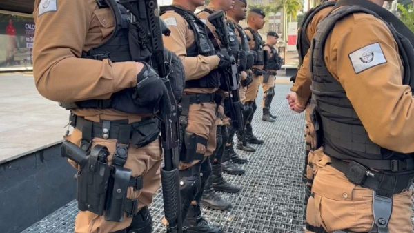 Suspeitos de jogarem bomba em estação-tubo de Curitiba são identificados