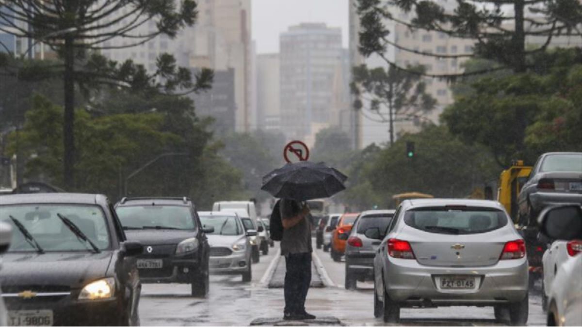 Frente fria e chuva devem avançar no Paraná nesta segunda (24); veja onde