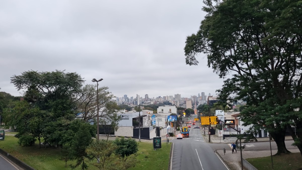 Temperatura muda com chegada de frente fria em Curitiba 