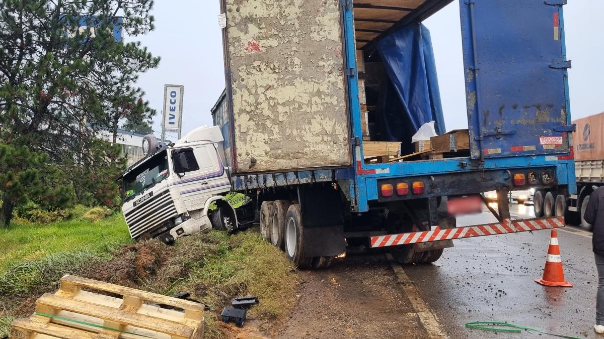 Acidente no Contorno Leste causa transtorno nesta segunda-feira (8) 