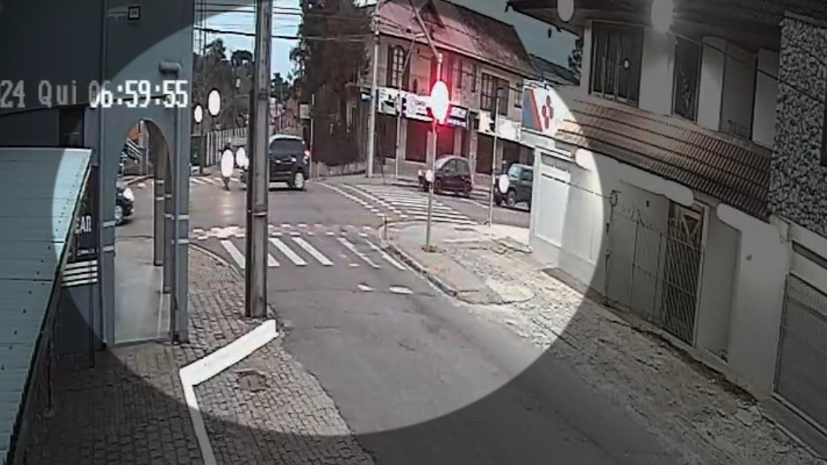 Acidente mata motociclista Avenida Manoel Ribas 