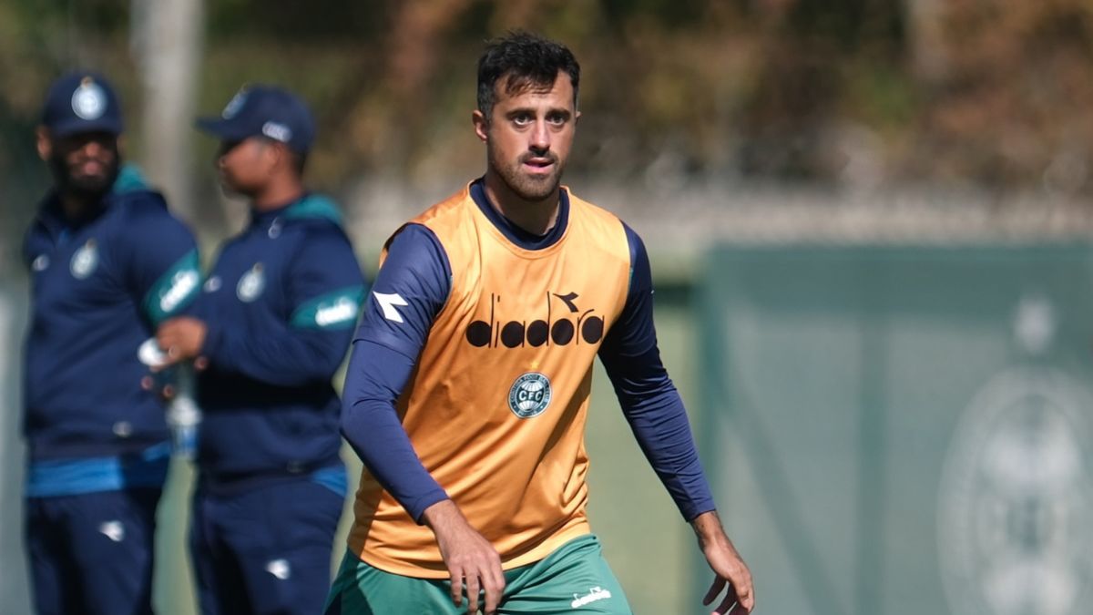 Mauricio Antonio em treino do Coritiba