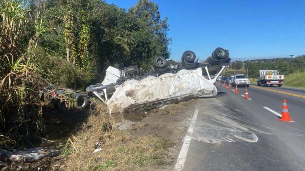 Acidentes na BR-277 deixaram cinco feridos no Litoral do Paraná