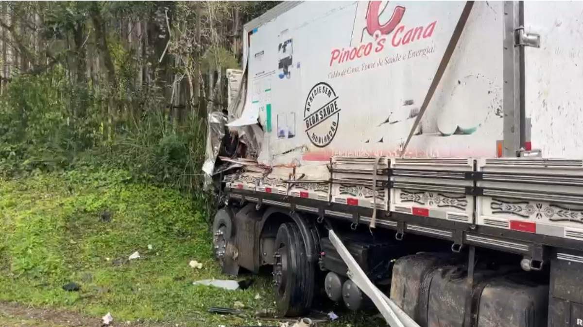 Além disso, outro caminhoneiro ficou ferido após o grave acidente na BR-476, em Bocaiúva do Sul