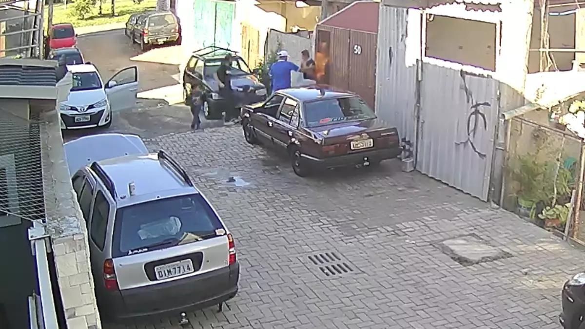 Homem que pegou fogo ao acender churrasqueira é destaque no Cidade Alerta