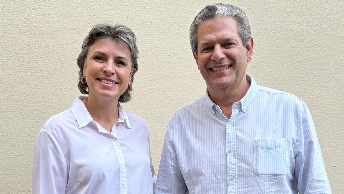 Silvio Barros (PP) foi oficializado como candidato a prefeito de Maringá, no noroeste do Paraná, durante a convenção que reuniu cinco partidos da coligação "Maringá Merece Mais": Partido Progressista, Partido Liberal, Podemos, Republicanos e Partido Renovação Democrática (PRD25), na noite de segunda-feira (22). A cerimônia foi realizada no Paraná Expo, Jardim Industrial, em Maringá. Na mesma ocasião foi confirmado o nome da candidata a vice-prefeita Márcia Jacovós, do PL.