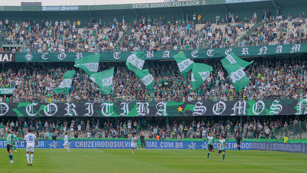 Torcida do Coritiba no Couto Pereira Jogos de hoje 19/07/2024