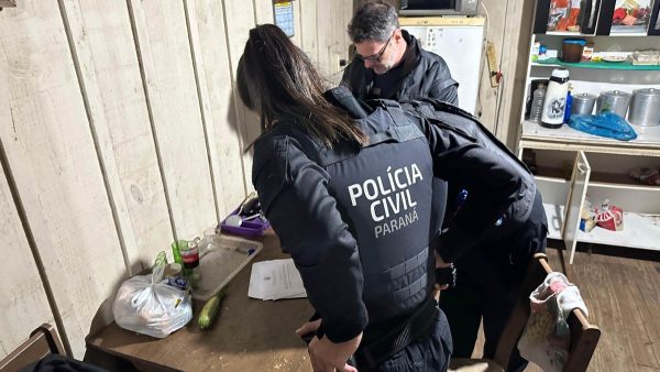 Mulher suspeita de matar vítima encontrada carbonizada em Curitiba é presa