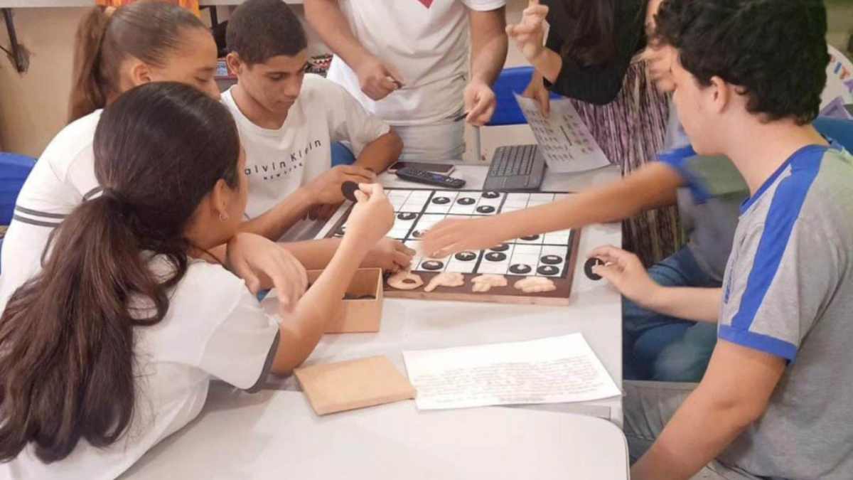 Feira Científica do Núcleo de Altas Habilidades recebe 700 alunos em Foz do Iguaçu