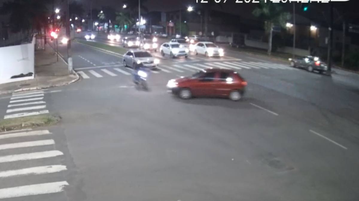 Câmera registra fuga de motociclista que terminou em morte no Paraná; vídeo