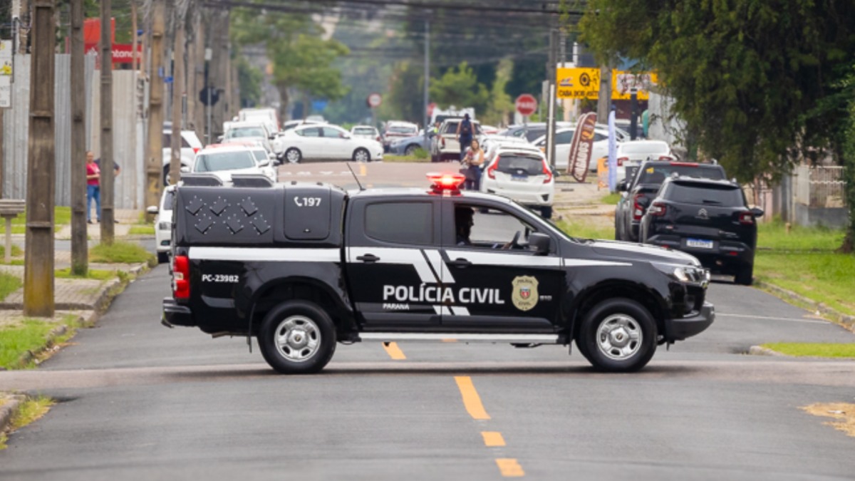 Jovem de 26 anos foi preso preventivamente por supostamente ter molestado sexualmente de uma criança de 11 anos e de uma adolescente de 12 no cinema em que ele trabalhava, em Cascavel