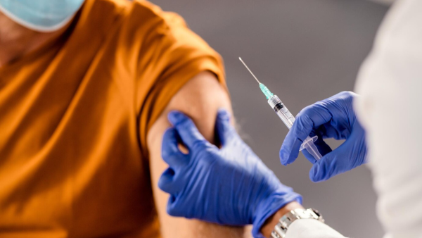 Vacinação anticovid é retomada em Curitiba