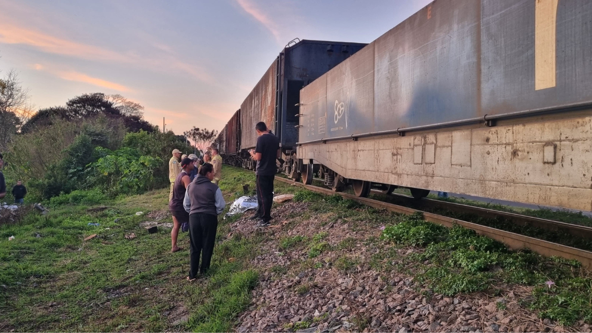 idoso é atingido por trem e morre na hora 