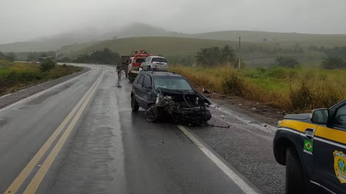 Irmãos morrem em grave acidente de carro ao voltar do velório do pai