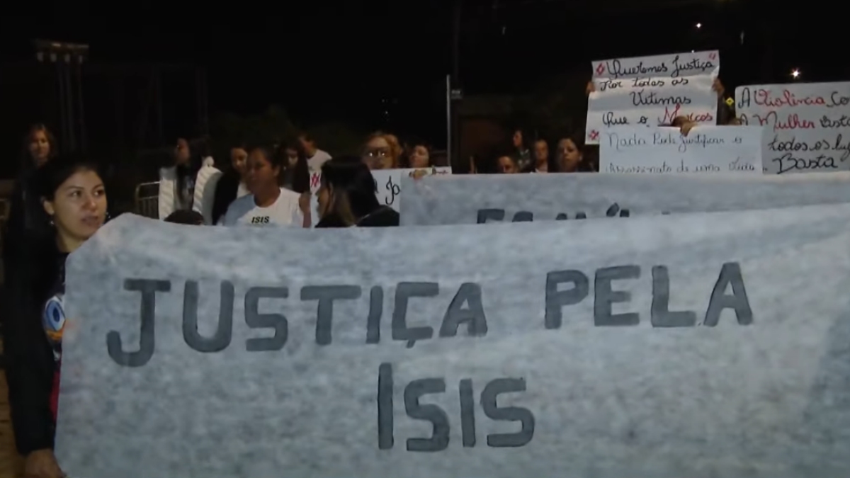 Amigos organizam protesto e pedem justiça por Ísis