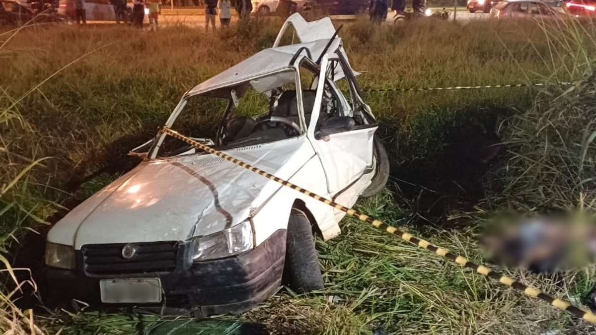 Jovem morre em acidente de carro ao voltar de igreja com família, em Curitiba