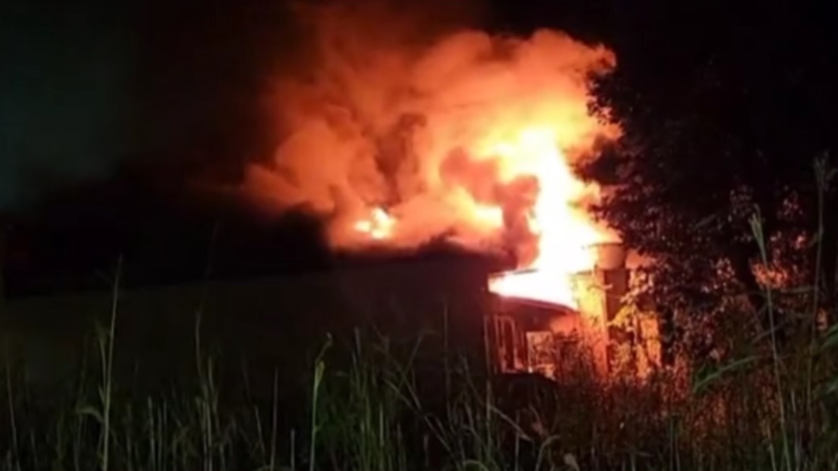 Uma jovem de 19 anos morreu após sua casa pegar fogo em Marechal Cândido Rondon. Os pais e os dois irmãos da vítima conseguiram escapar