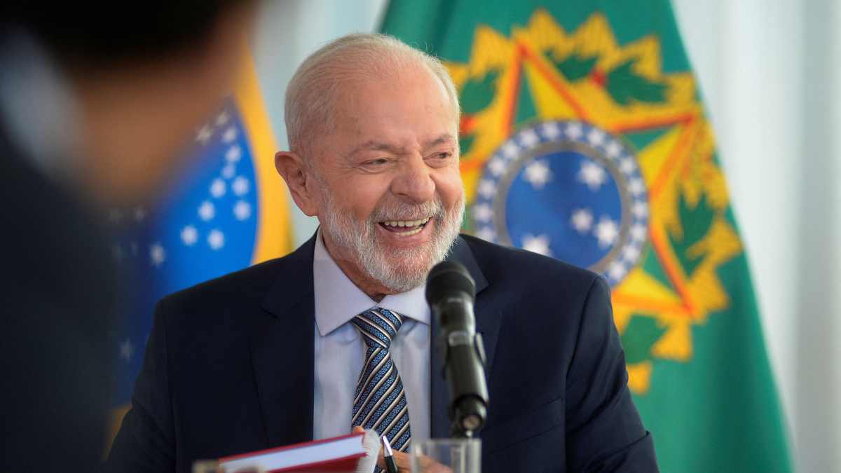 Lula diz que governo vai continuar aumentando o salário mínimo