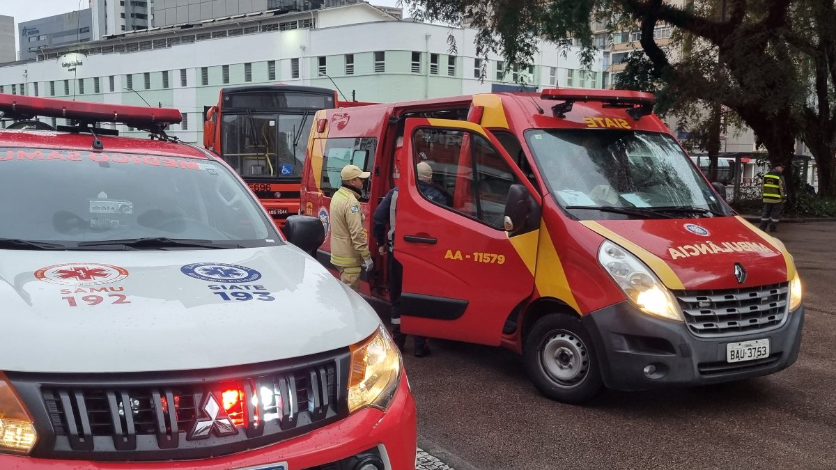 Mulheres tentavam atravessar canaleta quando foram atropeladas pelo ônibus 