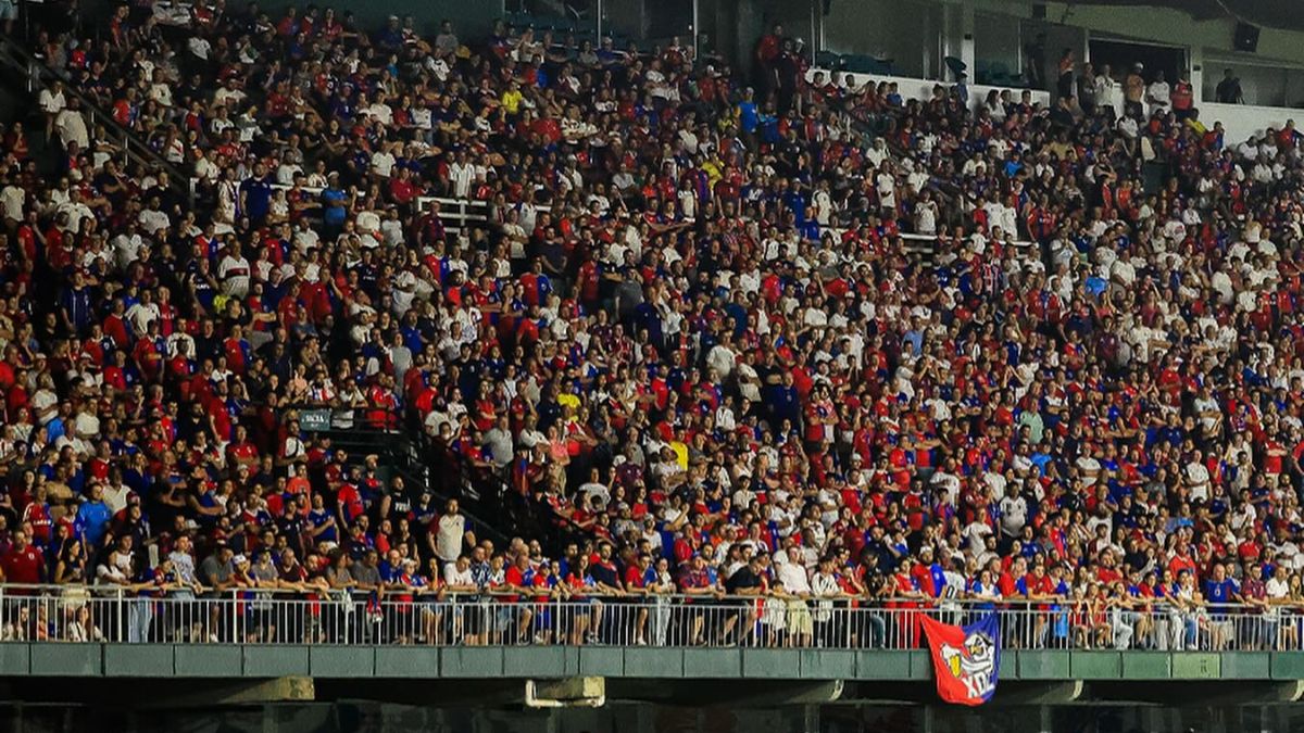 Torcida do Paraná Clube no Couto Pereira em 2024