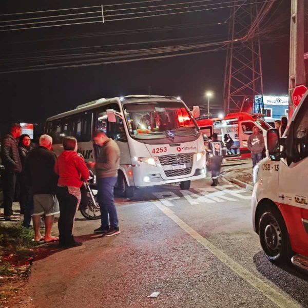 Acidente com ônibus escolar causou interdição no Santa Quitéria