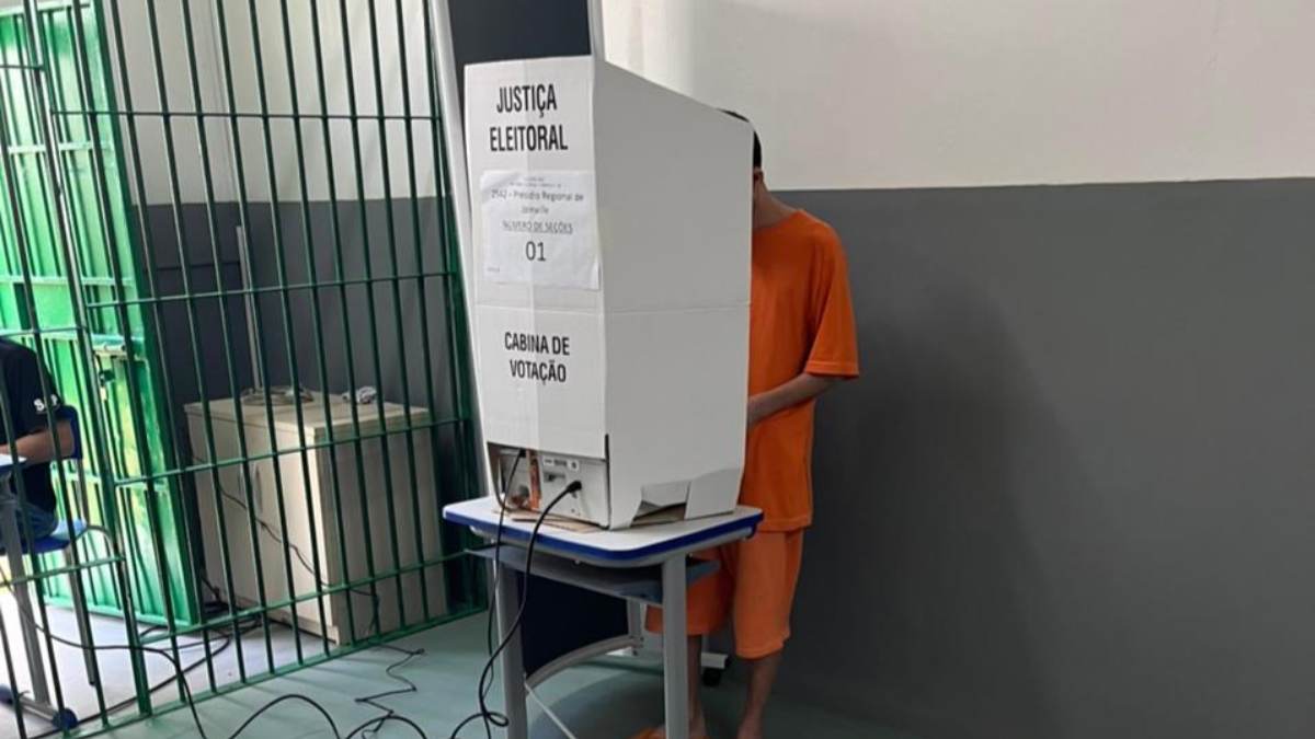 Eleições 2024: Presidiário pode votar? Veja como funciona votação de presos