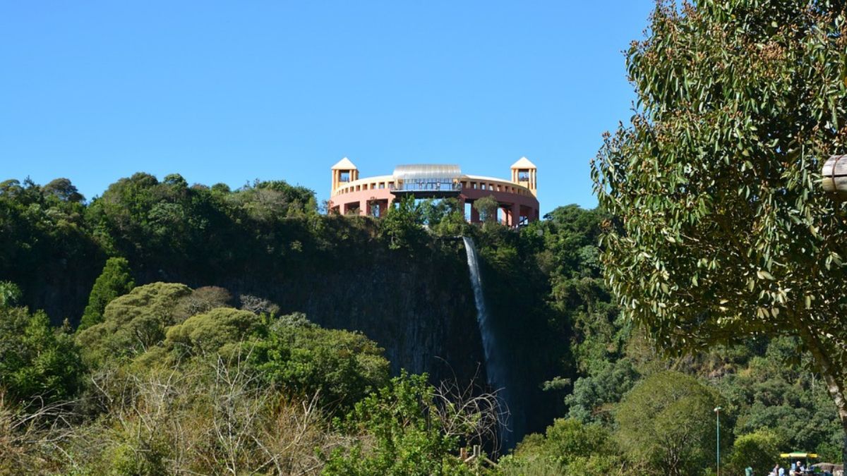 Previsão do tempo para Curitiba amanhã (27/07/2024), segundo o Climatempo